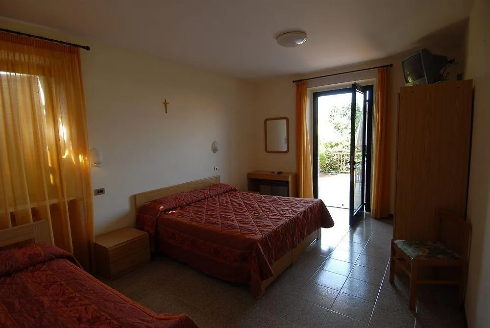 **  Onda Hotel Lake Garda Italy