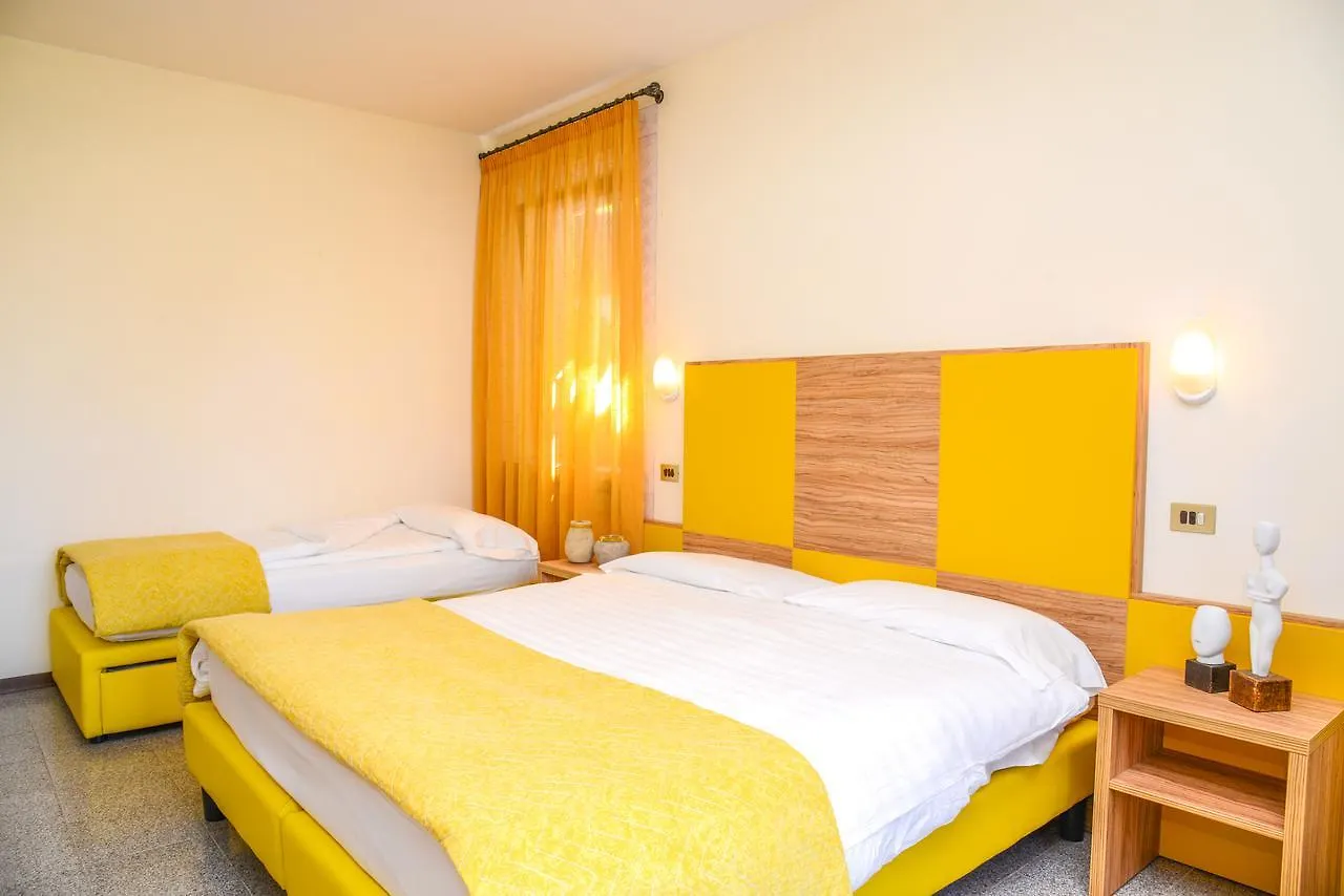 Onda Hotel Lake Garda 2*, Torri Del Benaco Italy
